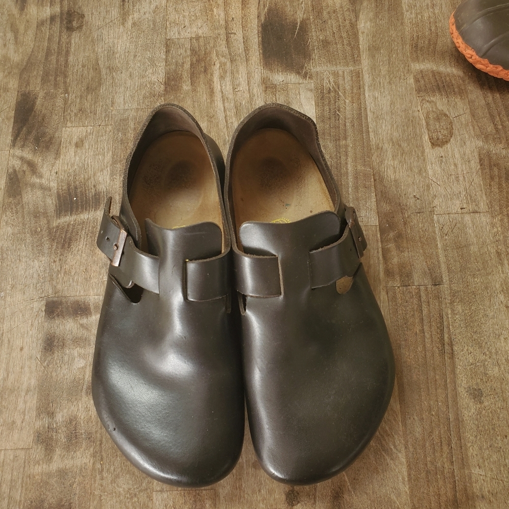 Birkenstock London leather clog. Dark brown. 39 or L8 M6